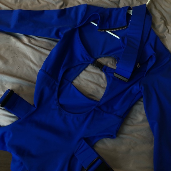 LIPT THE LABEL BUCKLE BODYSUIT 💙 - Picture 1 of 2